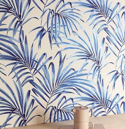 Обои современные дизайнерские крупные синие листья пальмы LOT106 Khroma Zoom - 1