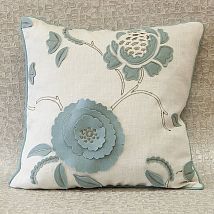 Фото: подушка декоративная из льна с вышивкой Floral Portrait- Ампир Декор